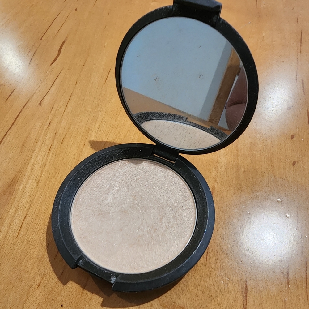 Becca Moonstone Highlighter